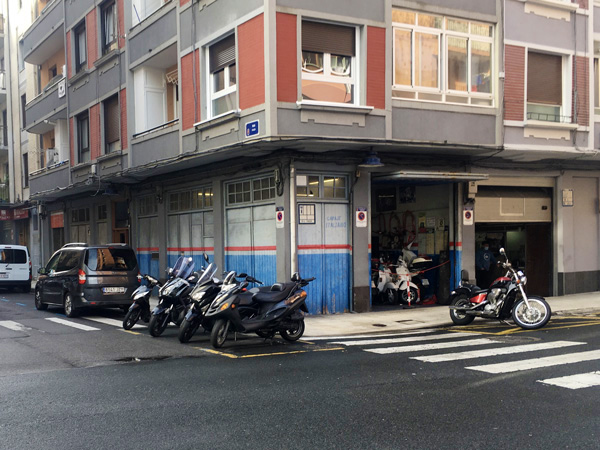 fachada del taller de motos en errenteria